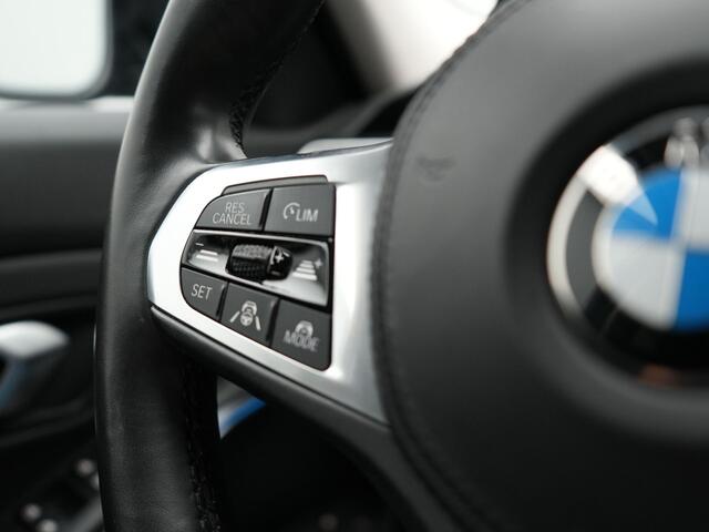 BMW 3-SERIE Touring 330e Sportline Plug In Hybrid 293pk PHEV | Trekhaak af Fabriek | Adaptive Cruise | Head Up | 360 Camera | Keyless | Sportstoelen Verwarmd | Sfeerverlichting |