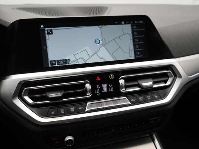 BMW 3-SERIE Touring 330e Sportline Plug In Hybrid 293pk PHEV | Trekhaak af Fabriek | Adaptive Cruise | Head Up | 360 Camera | Keyless | Sportstoelen Verwarmd | Sfeerverlichting |