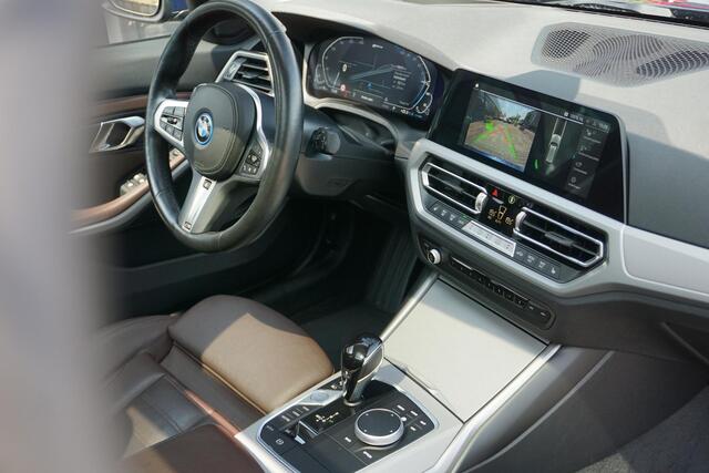 BMW 3-SERIE Touring 330e xDrive High Executive | PANO | ACC | LAZER | TREKHAAK