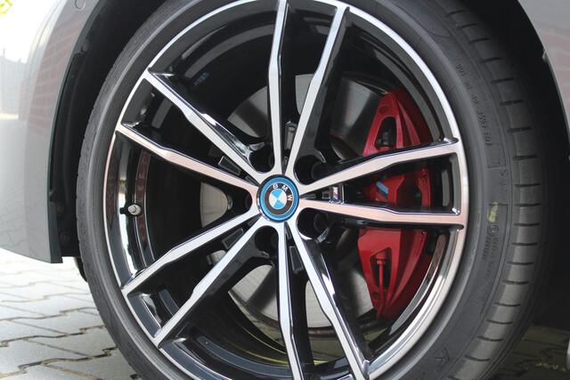 BMW 3-SERIE 320e M-Sport High Executive - Nieuw model - Dealer onderhouden - 19 Inch Schuif kanteldak - Zwart leder