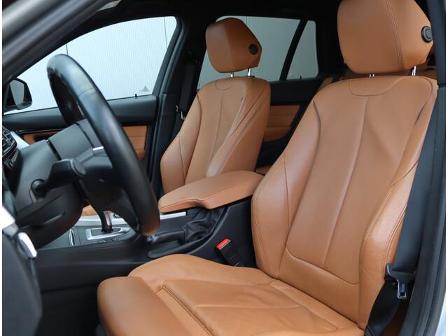 BMW 3-SERIE Touring 318i M Sport | Trekhaak | Leder | Keyless | Org. NL