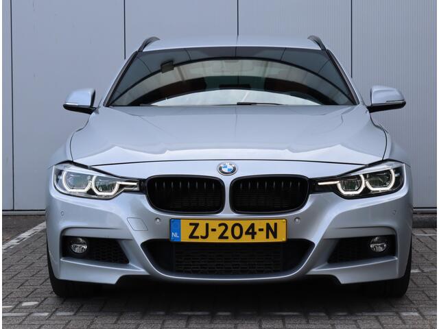BMW 3-SERIE Touring 318i M Sport | Trekhaak | Leder | Keyless | Org. NL