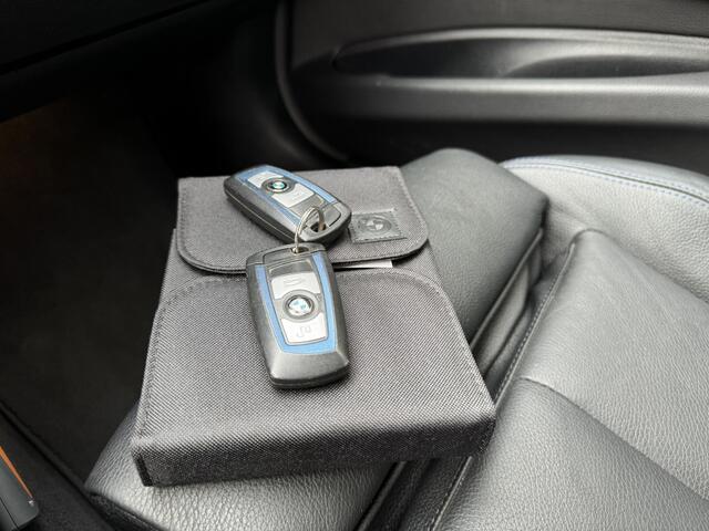 BMW 3-SERIE 318i M-SPORT AUT C PLAY NAP XEN TREKHAAK!!!!