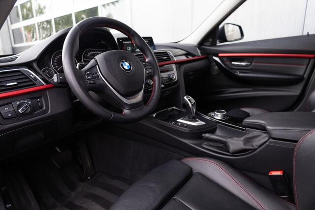 BMW 3-SERIE Touring 320i 184 pk Edition Luxury-Line High Executive / Pano-Dak/ Keyless/ Head-Up/ Harman-Kardon/ Leder/ Sport-Stoelen/ Stoel.Verw/ Led-Koplamp/ 18'' LMV