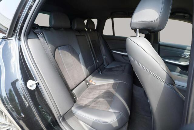 BMW 3-SERIE Touring 320i High Executive Edition