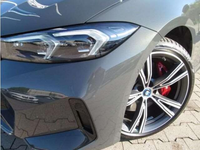 BMW 3-SERIE 330e xDrive M-Sport Pro Dravit H/K 19inch HUD Camera