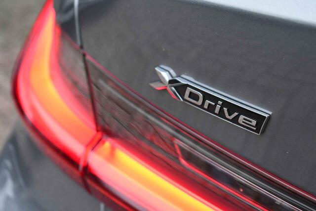 BMW 3-SERIE 330e xDrive M-Sport Pro Dravit H/K 19inch HUD Camera