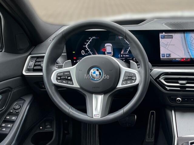 BMW 3-SERIE Touring 330e M-SPORT ** LED, NAVI+, LEDER, PAMORAMA, ACC, TREKH, 19-inch LMV ** 1e EIG - UNFALLFREI ** ** INFORMEER OOK NAAR ONZE AANTREKKELIJKE FINANCIAL-LEASE TARIEVEN **