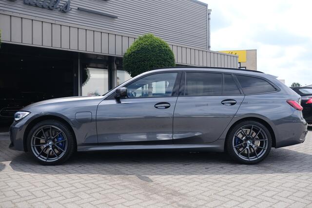 BMW 3-SERIE Touring 330e High Executive M Sport Panodak Laserled HUD Harman Kardon Leder 360 Camera M Performance ACC