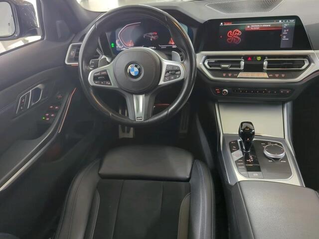 BMW 3-SERIE 318i M-Sport Automaat NAP/Schuifdak/19inch/Cam/Sfeerverl