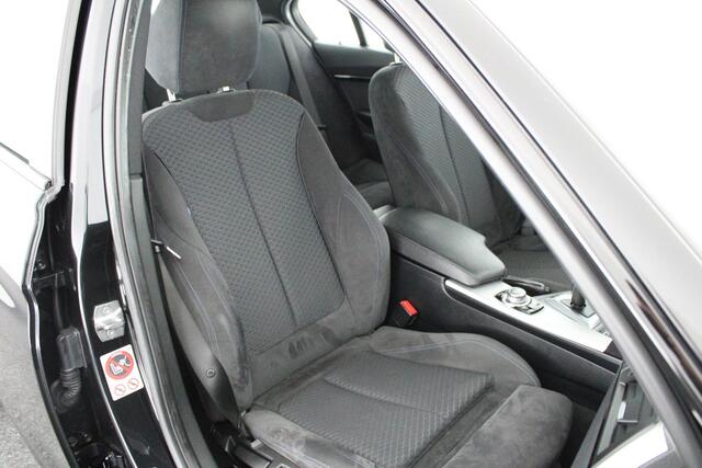 BMW 3-SERIE 330e 252pk Automaat M-Pakket Navigatie Cruise Control Climate Control