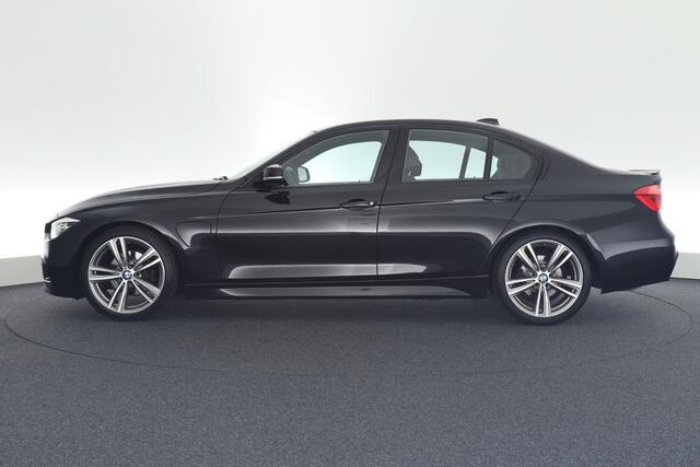 BMW 3-SERIE 330e 252pk Automaat M-Pakket Navigatie Cruise Control Climate Control