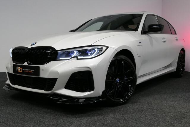 BMW 3-SERIE 330e M Sport / M340i Diffuser / Black Diamond M Grill / M340i M Sport bumper pakket / BMW Laserlight / Schuif-/kanteldak / Head-up display / Harman-Kardon Sound System / Adaptief M Sport onderstel / Apple Carplay - Android Auto / Rondomzicht camera / Stoe