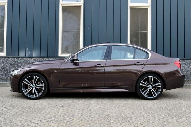 BMW 3-SERIE 330i xDrive M-Sport Rijklaarprijs-Garantie Individual Uitvoering Navigatie Trekhaak Leder Led Schuifdak