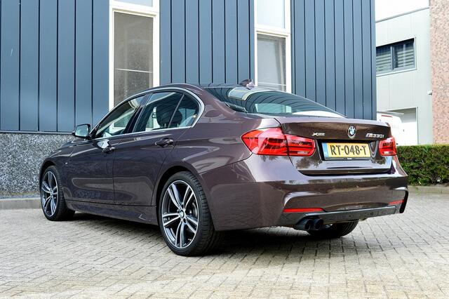 BMW 3-SERIE 330i xDrive M-Sport Rijklaarprijs-Garantie Individual Uitvoering Navigatie Trekhaak Leder Led Schuifdak