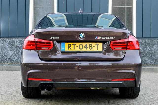 BMW 3-SERIE 330i xDrive M-Sport Rijklaarprijs-Garantie Individual Uitvoering Navigatie Trekhaak Leder Led Schuifdak