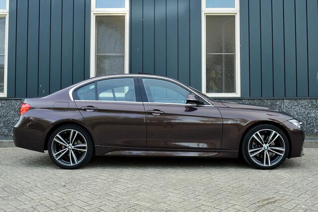 BMW 3-SERIE 330i xDrive M-Sport Rijklaarprijs-Garantie Individual Uitvoering Navigatie Trekhaak Leder Led Schuifdak