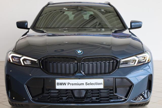 BMW 3-SERIE Touring 330e M Sportpakket Pro | Artic Race Blue | 19'' LMV | Comfort Access