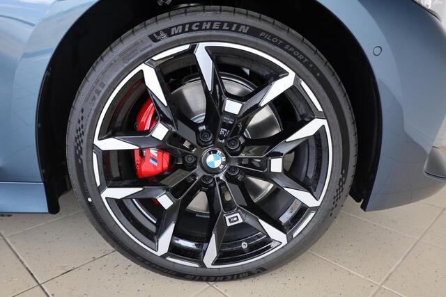 BMW 3-SERIE Touring 330e M Sportpakket Pro | Artic Race Blue | 19'' LMV | Comfort Access