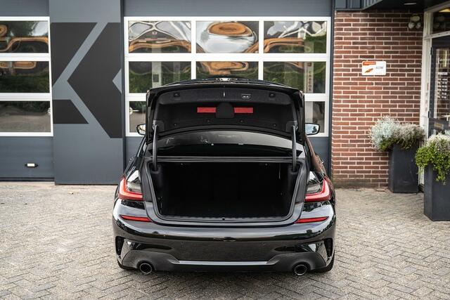 BMW 3-SERIE 330 330i High Executive | M Sport | Schuifdak | Laser | 19 inch |
