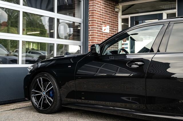 BMW 3-SERIE 330 330i High Executive | M Sport | Schuifdak | Laser | 19 inch |