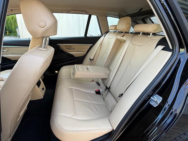 BMW 3-SERIE Touring 318i Luxury Edition Leder/ trekhaak