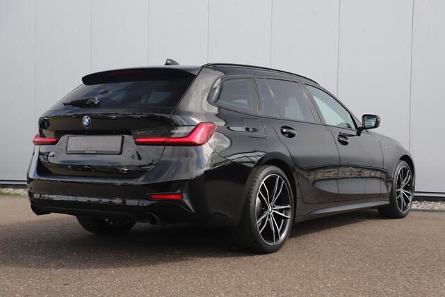 BMW 3-SERIE Touring 318i M Sport Shadowline Automaat 18 inch LED Half Leder Navigatie Carplay Android Sfeerverlichting Getint Glas Clima Cruise Parkeersensor