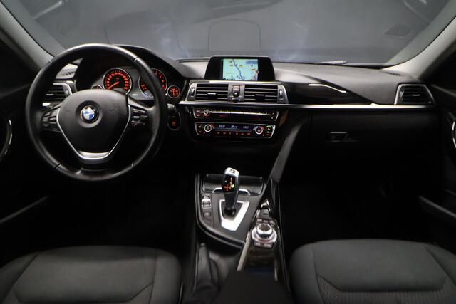 BMW 3-SERIE Touring 318i Luxury Line [NAVIGATIE, STOELVERWARMING, ELEKTRISCHE KLEP, PDC V+A, BLUETOOTH, LED, CRUISE CONTROL, CLIMATE CONTROL, NIEUWSTAAT]