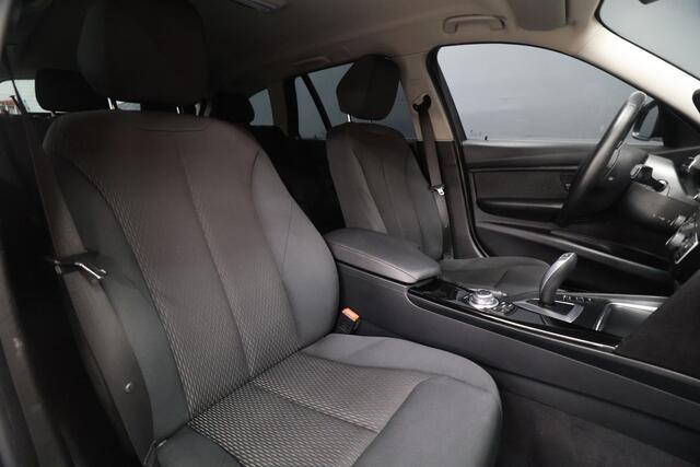 BMW 3-SERIE Touring 318i Luxury Line [NAVIGATIE, STOELVERWARMING, ELEKTRISCHE KLEP, PDC V+A, BLUETOOTH, LED, CRUISE CONTROL, CLIMATE CONTROL, NIEUWSTAAT]