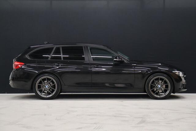 BMW 3-SERIE Touring 318i Luxury Line [NAVIGATIE, STOELVERWARMING, ELEKTRISCHE KLEP, PDC V+A, BLUETOOTH, LED, CRUISE CONTROL, CLIMATE CONTROL, NIEUWSTAAT]