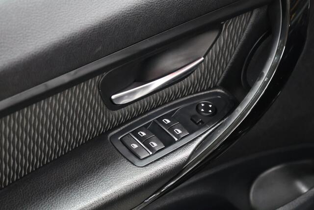 BMW 3-SERIE Touring 318i Luxury Line [NAVIGATIE, STOELVERWARMING, ELEKTRISCHE KLEP, PDC V+A, BLUETOOTH, LED, CRUISE CONTROL, CLIMATE CONTROL, NIEUWSTAAT]