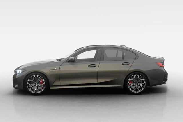 BMW 3-SERIE Sedan 330e | M Sport Pro | Comfort Pack | Elektrisch bediend glazen schuif-/kanteldak | Active Cruise Control