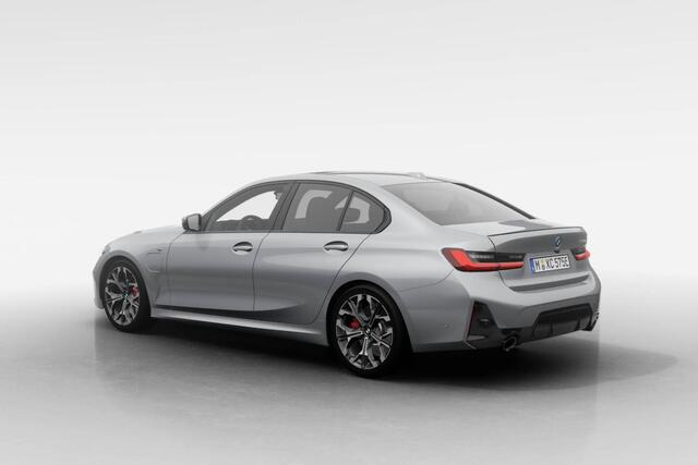 BMW 3-SERIE Sedan 330e | M Sport Pro | Comfort Pack | Active Cruise Control | Elektrisch bediend glazen schuif-/kanteldak