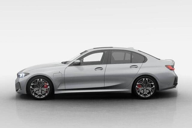 BMW 3-SERIE Sedan 330e | M Sport Pro | Comfort Pack | Active Cruise Control | Elektrisch bediend glazen schuif-/kanteldak