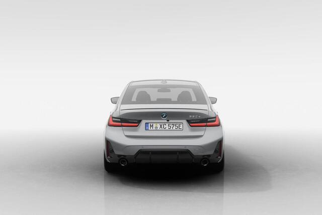 BMW 3-SERIE Sedan 330e | M Sport Pro | Comfort Pack | Active Cruise Control | Elektrisch bediend glazen schuif-/kanteldak