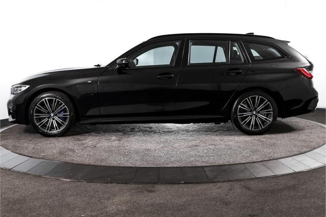 BMW 3-SERIE Touring 330e 292 PK xDrive High Executive M-Sport - Automaat | Dig. Cockpit | Cruise | Stoelverw. | PDC | 360 Camera | NAV + App. Connect | ECC | Elek. Klep | DAB | LM 18" | 8487
