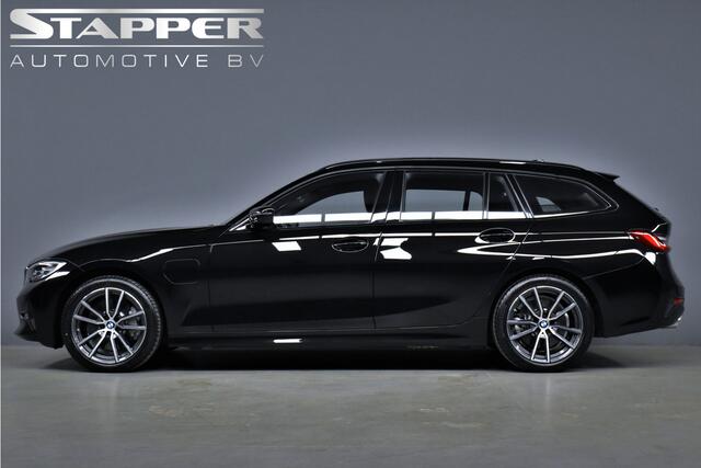 BMW 3-SERIE Touring 330e 292pk Sportline 1eEig. Dealer OH Carplay/Sportstoelen/Virtual/Navi/Led/H.Leer/Stoelverw./Pdc/Lmv''