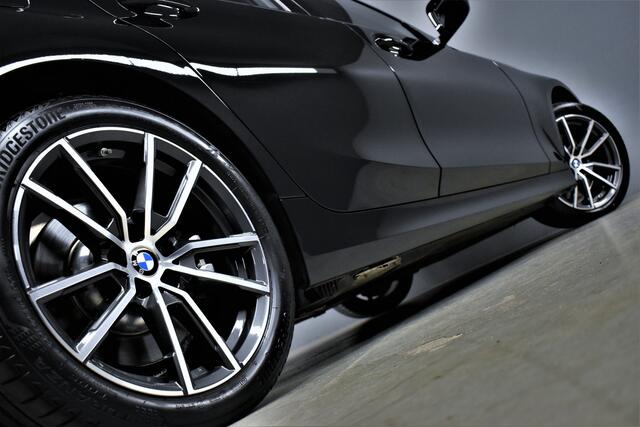 BMW 3-SERIE Touring 330e 292pk Sportline 1eEig. Dealer OH Carplay/Sportstoelen/Virtual/Navi/Led/H.Leer/Stoelverw./Pdc/Lmv''