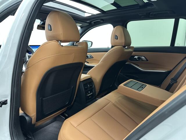 BMW 3-SERIE 330e xDrive M-Sport | Cognac bekleding | Panoramadak | Head-up-D