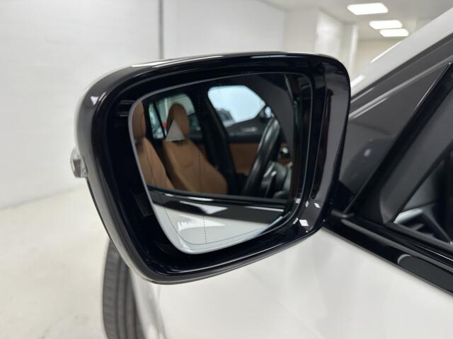 BMW 3-SERIE 330e xDrive M-Sport | Cognac bekleding | Panoramadak | Head-up-D