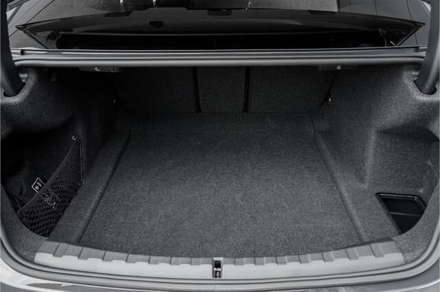 BMW 3-SERIE 318i M-Sport Shadow Individual Schuifdak HiFi 19"