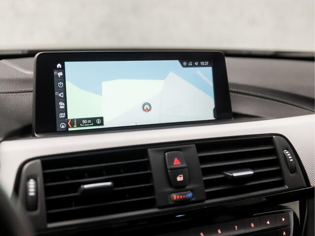 BMW 3-SERIE Touring 318i M Sport Shadow Automaat (GROOT NAVI, M PAKKET, VIRTUAL COCKPIT, CAMERA, STOELVERWARMING, LEDEREN SPORTSTOELEN, GETINT GLAS, ELEK ACHTERKLEP, NIEUWE APK, NIEUWSTAAT)