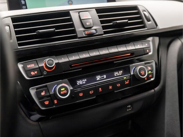 BMW 3-SERIE Touring 318i M Sport Shadow Automaat (GROOT NAVI, M PAKKET, VIRTUAL COCKPIT, CAMERA, STOELVERWARMING, LEDEREN SPORTSTOELEN, GETINT GLAS, ELEK ACHTERKLEP, NIEUWE APK, NIEUWSTAAT)