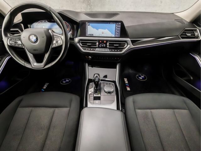 BMW 3-SERIE 320d High Executive 191Pk Automaat (APPLE CARPLAY, GROOT NAVI, ADAPTIVE CRUISE, SFEERVERLICHTING, VIRTUAL COCKPIT, SPORTSTOELEN, STOELVERWARMING, PARKEERSENSOREN, NIEUWE APK, NIEUWSTAAT)