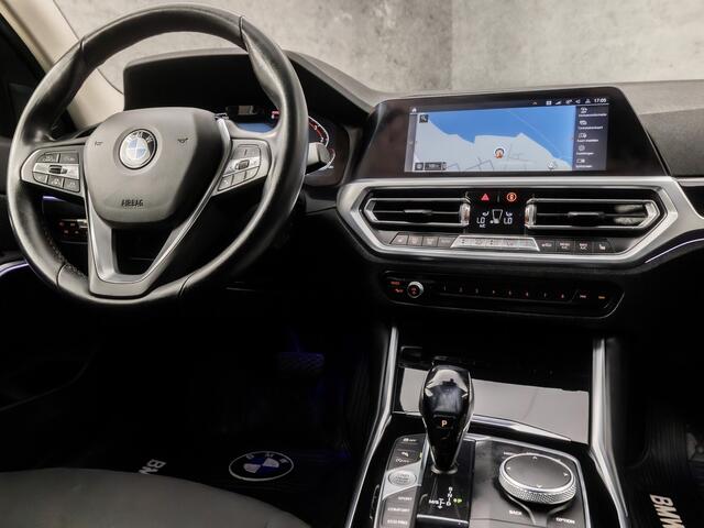 BMW 3-SERIE 320d High Executive 191Pk Automaat (APPLE CARPLAY, GROOT NAVI, ADAPTIVE CRUISE, SFEERVERLICHTING, VIRTUAL COCKPIT, SPORTSTOELEN, STOELVERWARMING, PARKEERSENSOREN, NIEUWE APK, NIEUWSTAAT)