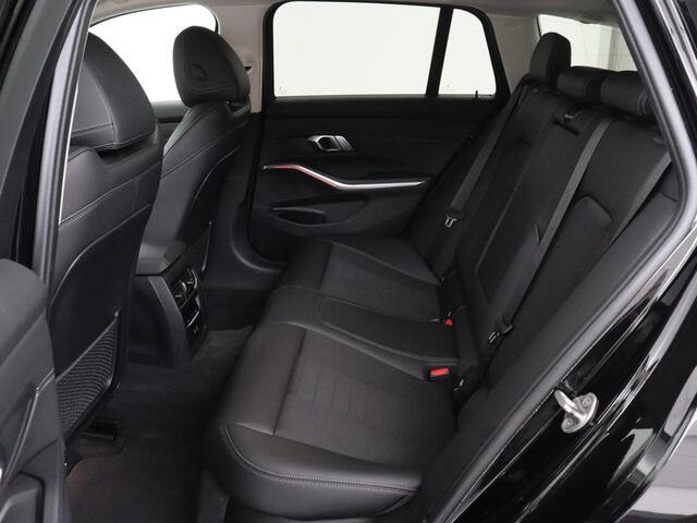 BMW 3-SERIE 330e Sport Line | Stoel & stuurverwarming | Adaptive cruise | Trekhaak | Sportstoelen | Carplay | Sfeerverlichting | Half leder | Navigatie | Full LED | PHEV