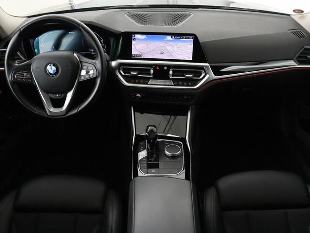 BMW 3-SERIE 330e Sport Line | Stoel & stuurverwarming | Adaptive cruise | Trekhaak | Sportstoelen | Carplay | Sfeerverlichting | Half leder | Navigatie | Full LED | PHEV