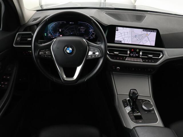 BMW 3-SERIE 330e eDrive Edition | Leder | Sportstoelen | Adaptive cruise | Stoelverwarming | Carplay | Live Cockpit | Navigatie | Parkeerhulp | Full LED