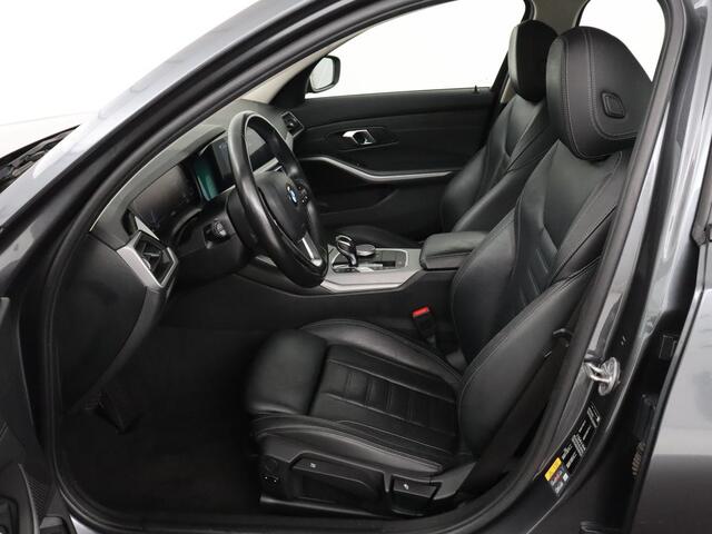 BMW 3-SERIE 330e eDrive Edition | Leder | Sportstoelen | Adaptive cruise | Stoelverwarming | Carplay | Live Cockpit | Navigatie | Parkeerhulp | Full LED