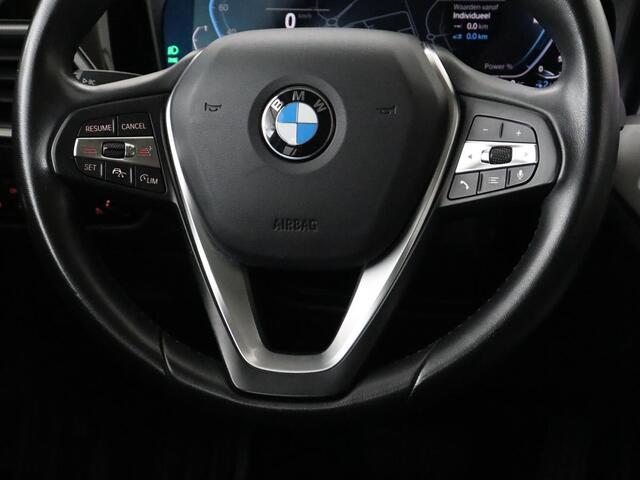 BMW 3-SERIE 330e eDrive Edition | Leder | Sportstoelen | Adaptive cruise | Stoelverwarming | Carplay | Live Cockpit | Navigatie | Parkeerhulp | Full LED